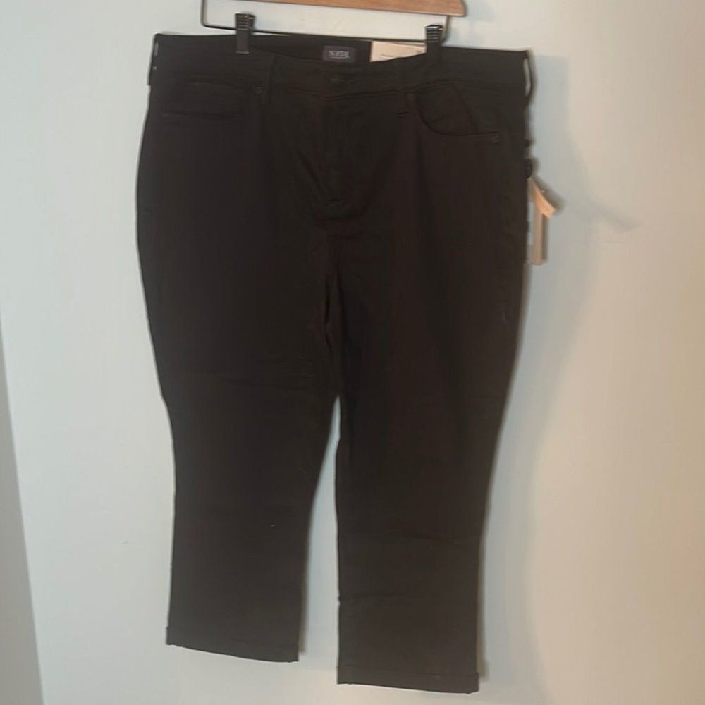 NYDJ black capri pants